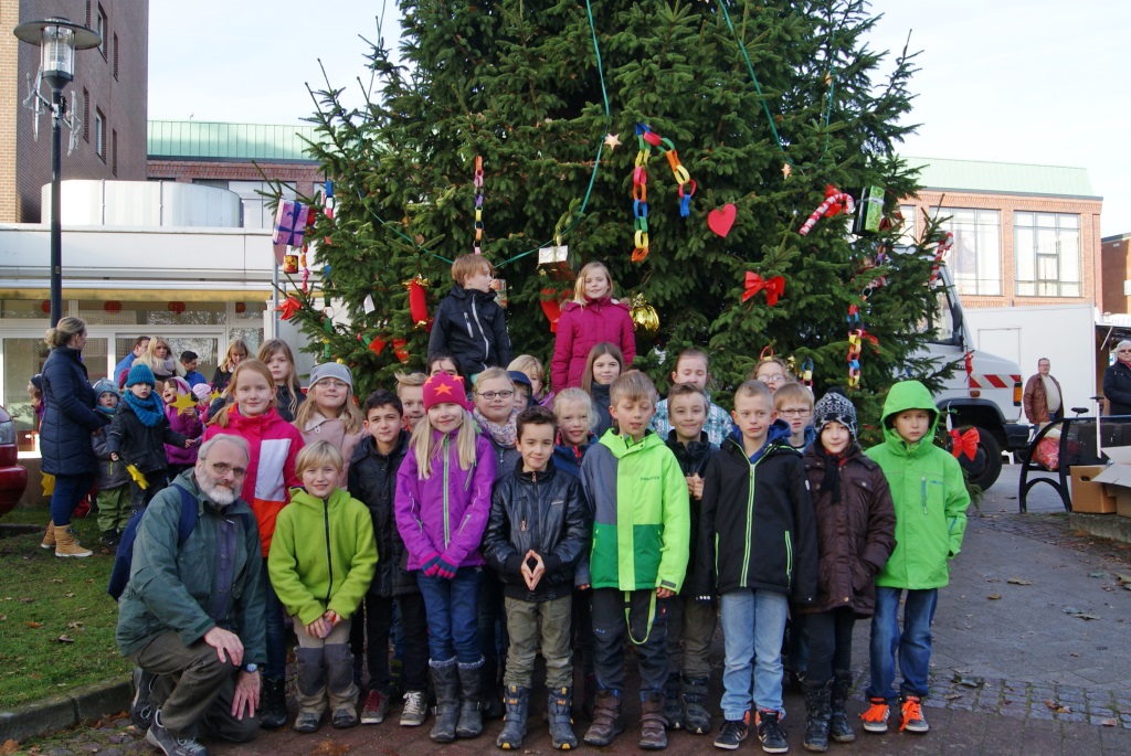 Weihnachtsbaum Schmück-Aktion - Gemeinde Henstedt-Ulzburg